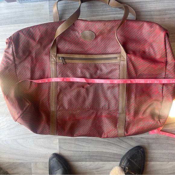 Vintage Gucci Duffle with a zip up bag inside - Picture 3 of 17